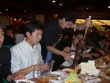 追い出しコンパでの乾杯